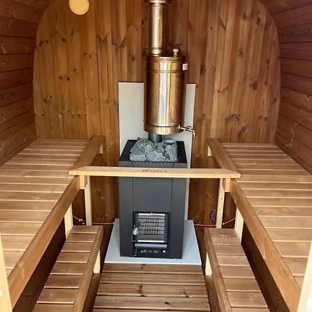 Laulasmaee Puhkebaas * Laulasmaa